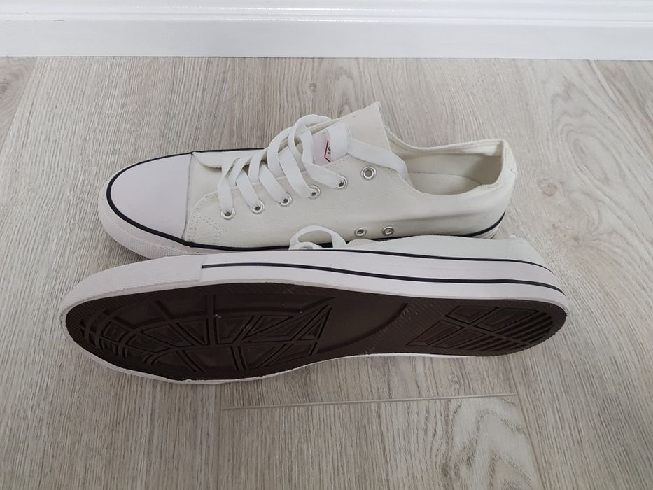 Tenesi Lee Cooper