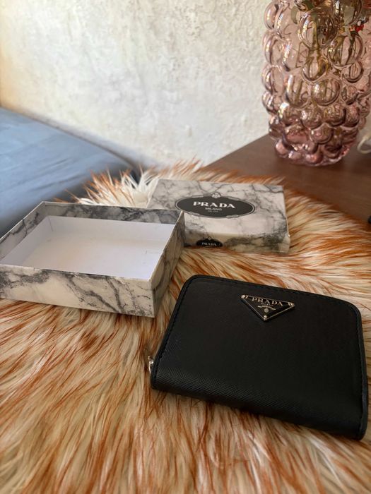 Дамски портфейл Prada