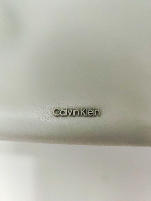 Чанта, нова calvin klein