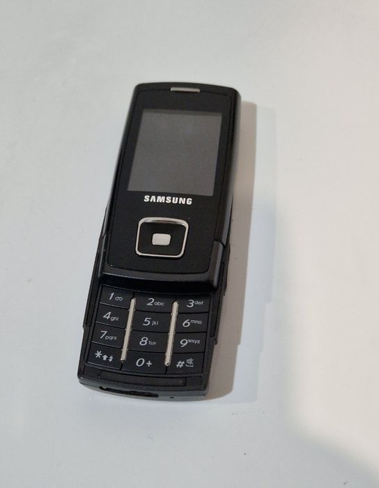Telefon Samsung SGH  -E900 , lipsa capacul de la baterie