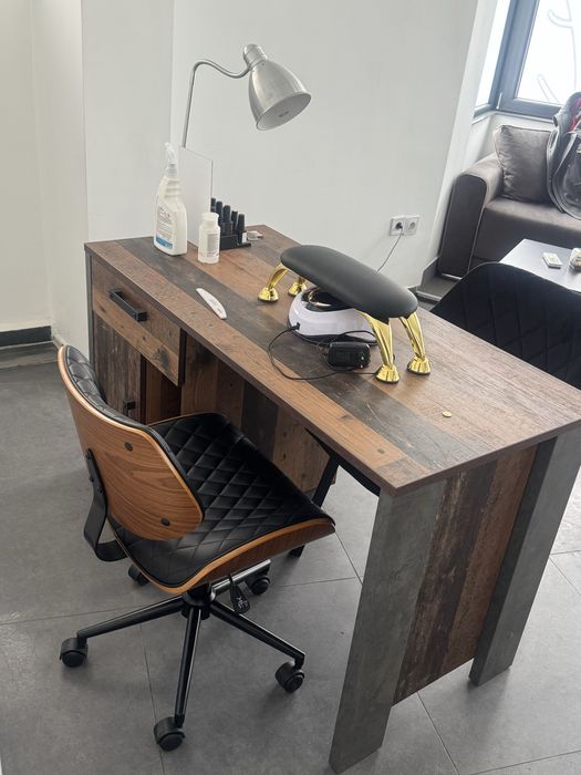 Продава работно мяссто за маникюр