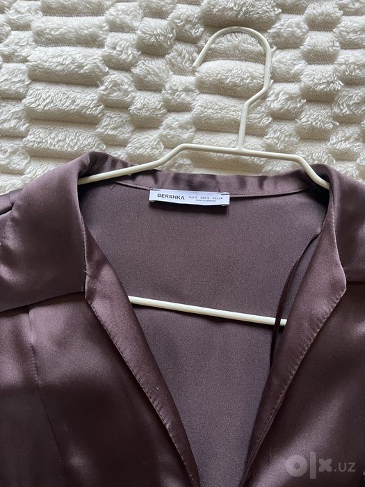 Блузка Bershka сатиновая, цвет шоколадный/темно-коричневый