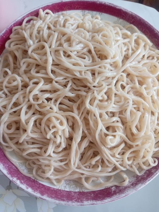 Лагман тесто

Готового теста нет.
Делаю только заранее, за 2–3 часа.