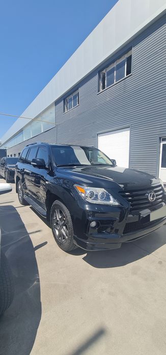 Lexsus LX570 qora