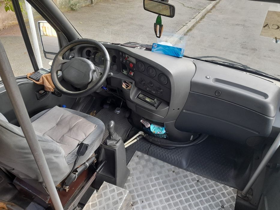 Microbuz Iveco Daily - persoane - 28 locuri (11 in picioare)