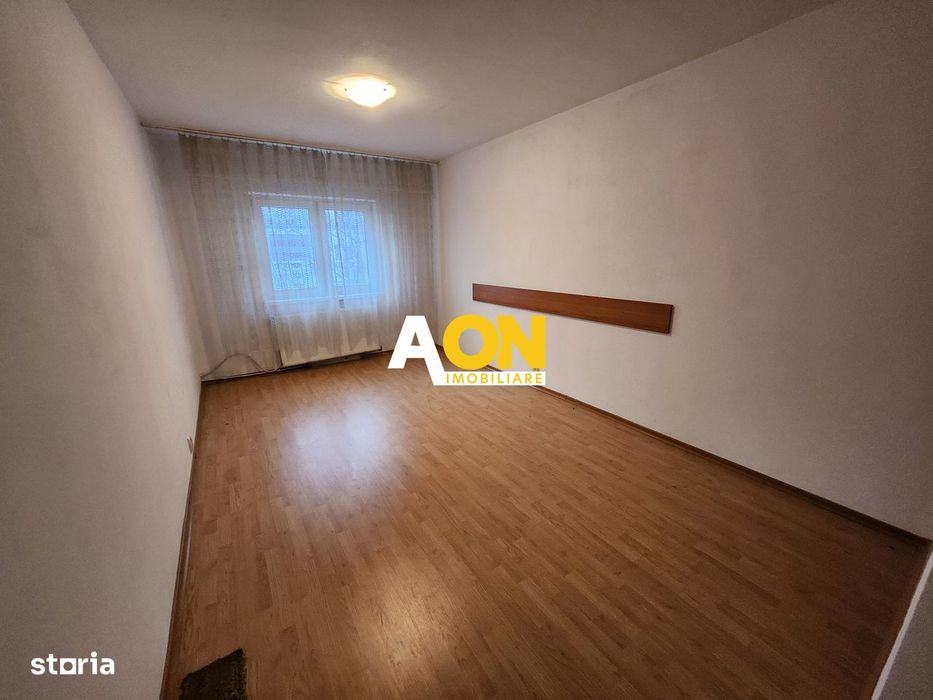 De vanzare apartament 3 camere, Cetate