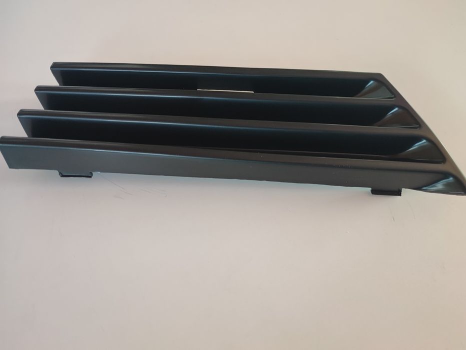 Капачка за предна броня Мерцедес 210 капаче кука mercedes w210 решетка