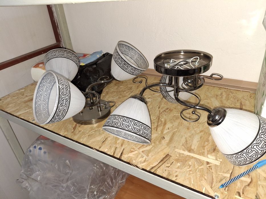 Продам люстру. Б.у. 2 шт.