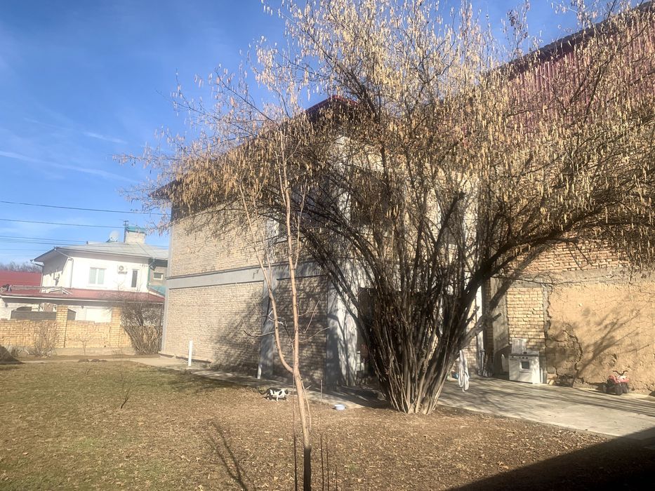 Продается коттедж в поселке Улугбек