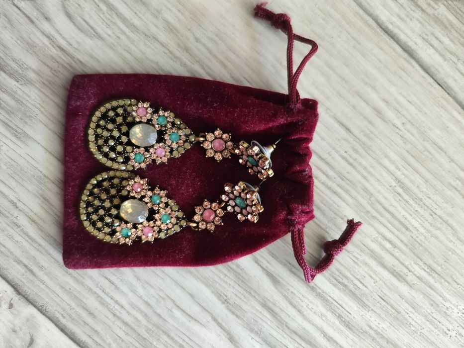 Красивые серьги женские.