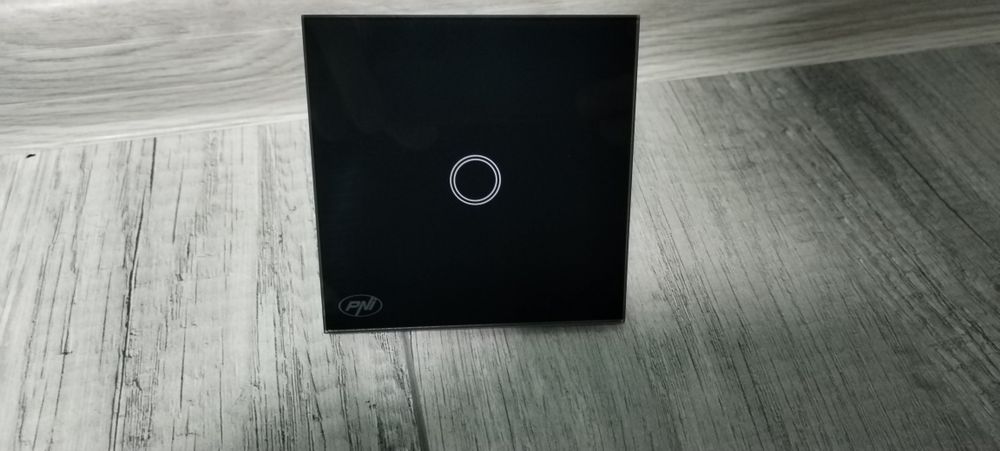 Intrerupator touch screen