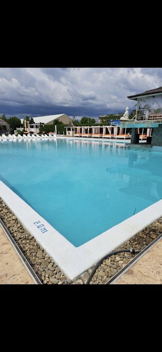 Servicii Profesionale Piscine: Construcție, Mentenanță și Montaj Liner