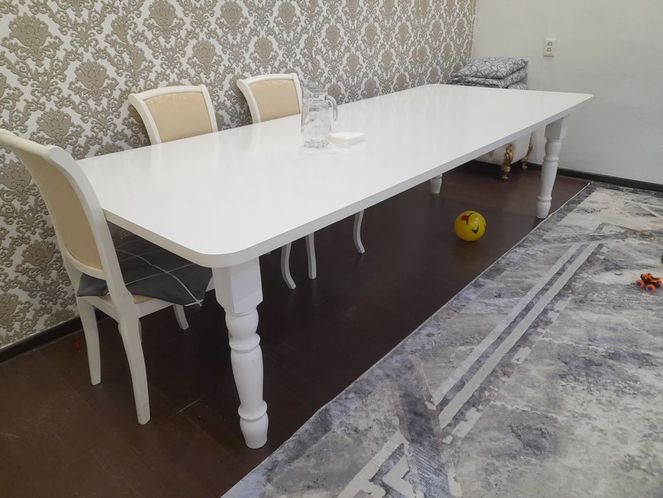 Продаётся  стол гостиной