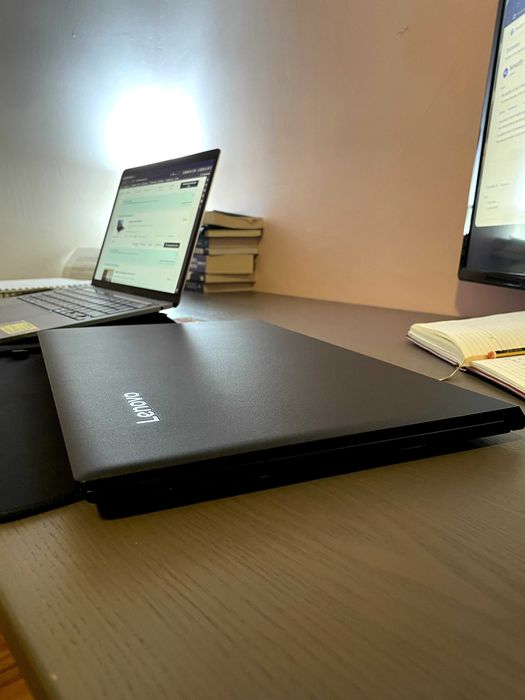 Laptop Lenovo 9.5/10 I Windows 10 Pro I Intel I5 I 460GB 4GB RAM I