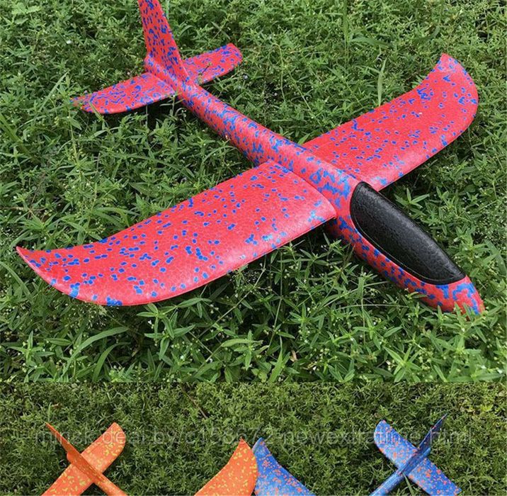 Самолет  из пенопласта