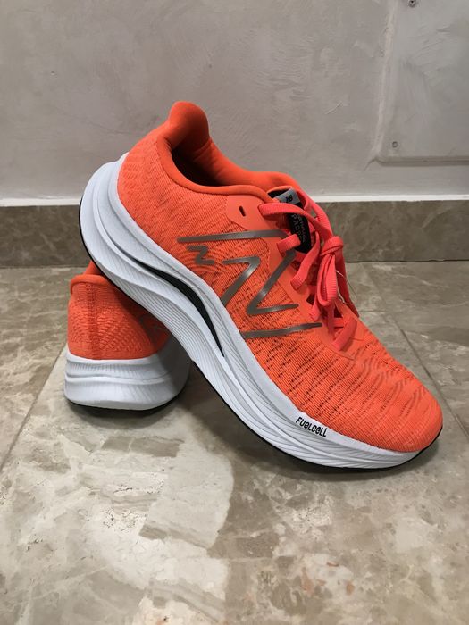 Adidasi New Balance Noi