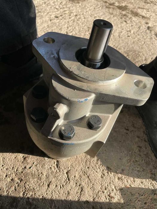 Насос гидравлический шестеренный с внутренним
зацеплением