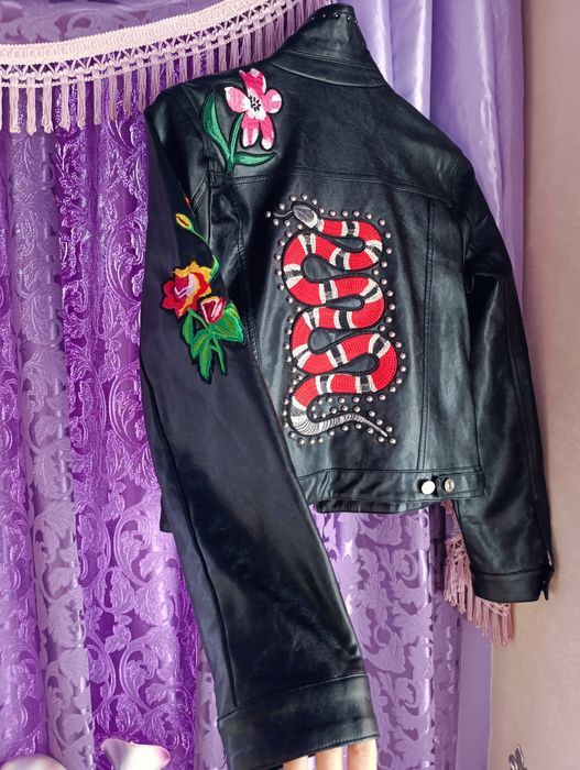 Уникално яке от естествена кожа с бродерии и капси