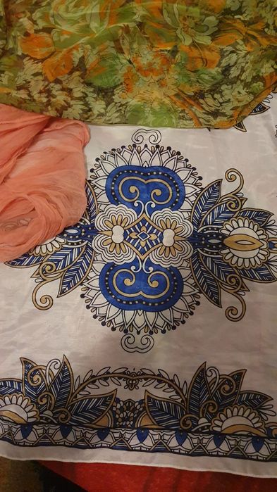 Batic  cu franjuri, esarfe