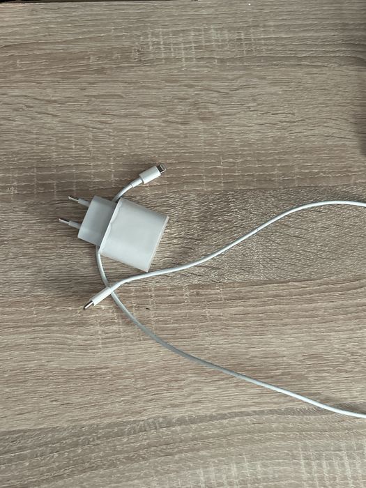 Зарядка на айфон оригинал