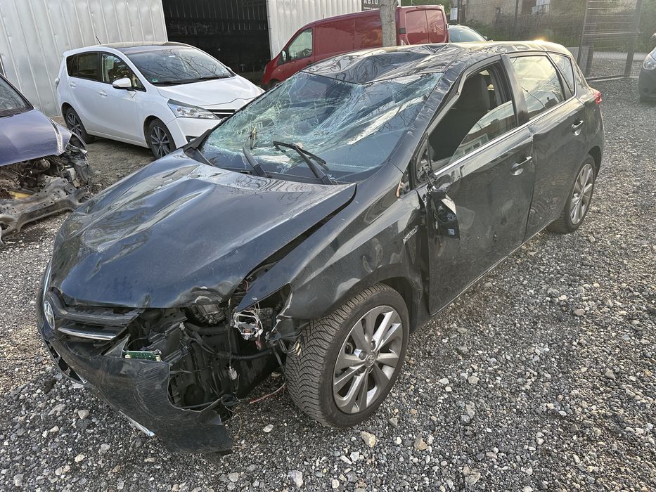 Toyota Auris Тойота Аурис 1.8 hybrid 136 кс 2014 На Части!