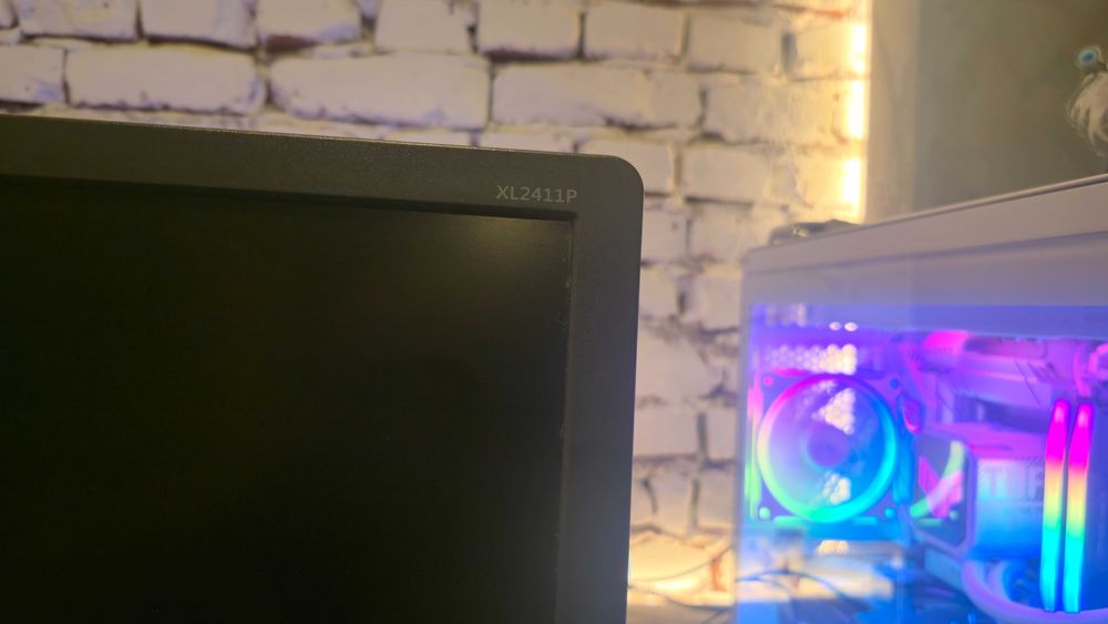 Компютърна конфигурация с AMD Ryzen 7 5800X и 32gb RAM + Монитор