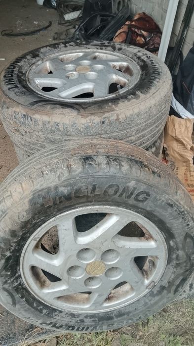 Продам резину с дисками на нисан цефиро
