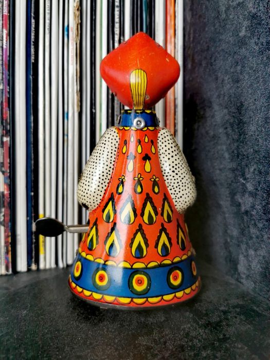 Антикварна колекция навиваща играчка фигура матрьошка кукла метална