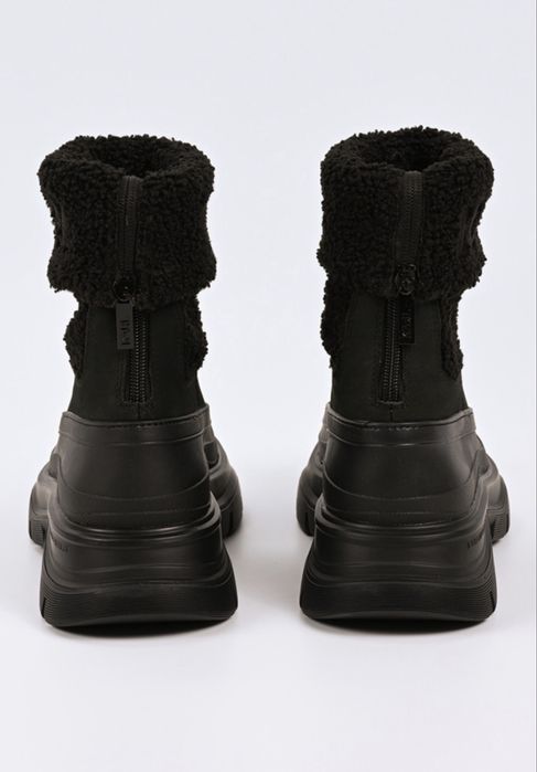 Продавам боти Karl Lagerfeld