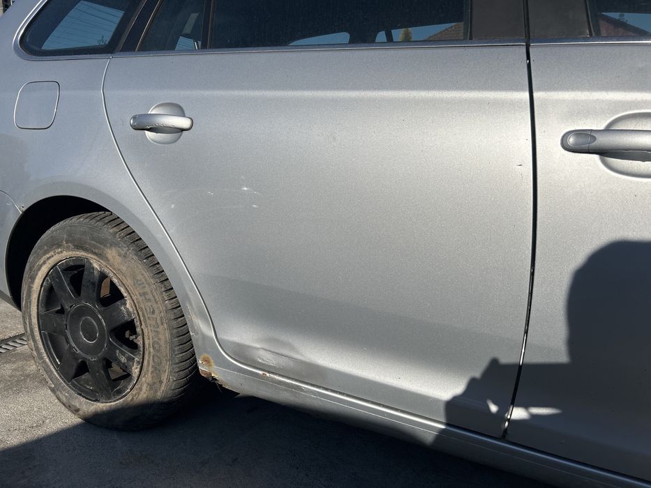 Usa laterala stanga dreapta vw golf 5 break cod culoare LA7W