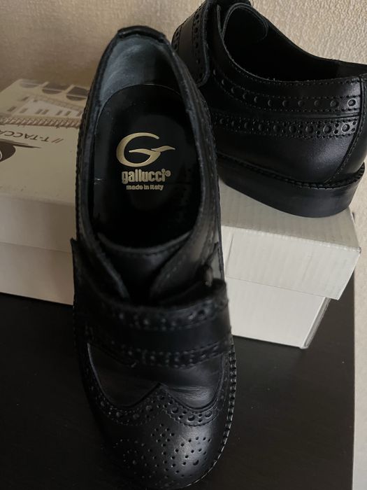 Продам детскую обувь