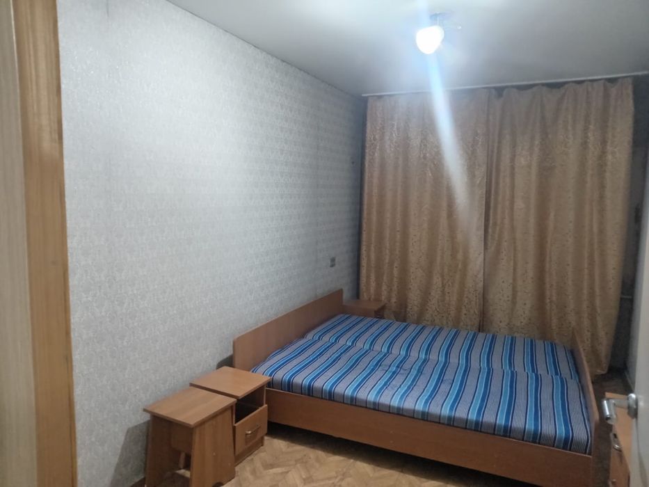 Кровать с тумбочками