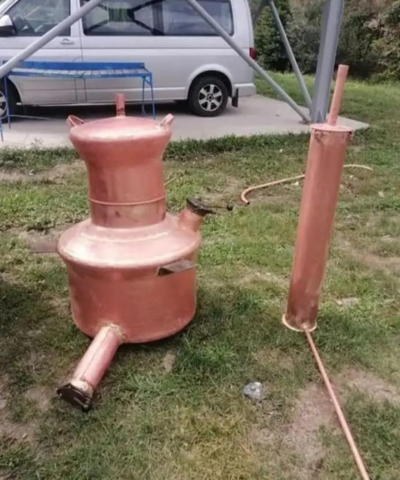 Vând cazan de făcut țuică din cupru alimentar