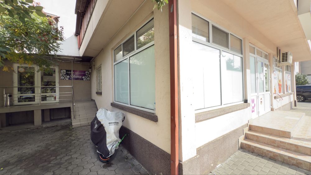 Vând spațiu comercial - central Deva