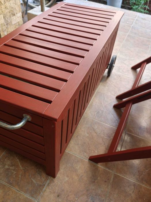Vand set mobilier din lemn pentru terasa