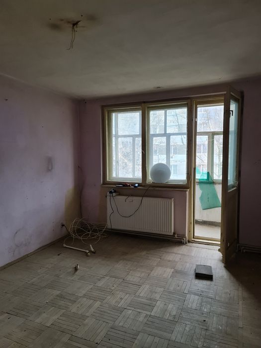 Apartament 3 camere semidecomandat