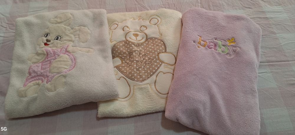 3 броя бебешки одела