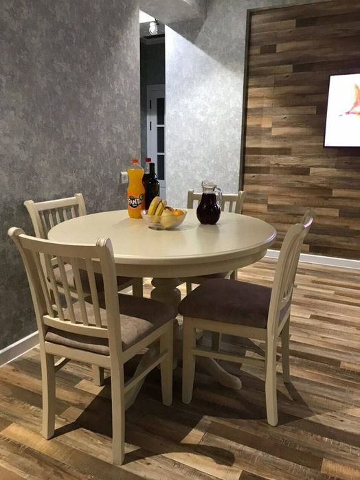 Круглые столы раскладные и нет