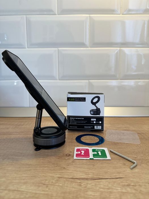 Suport telefon auto magnetic foarte stabil cu prindere vacuum