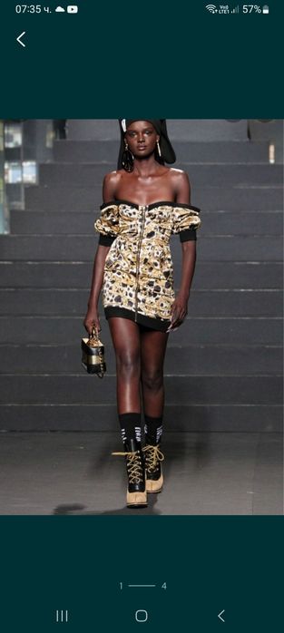 Moschino рокля.Нова