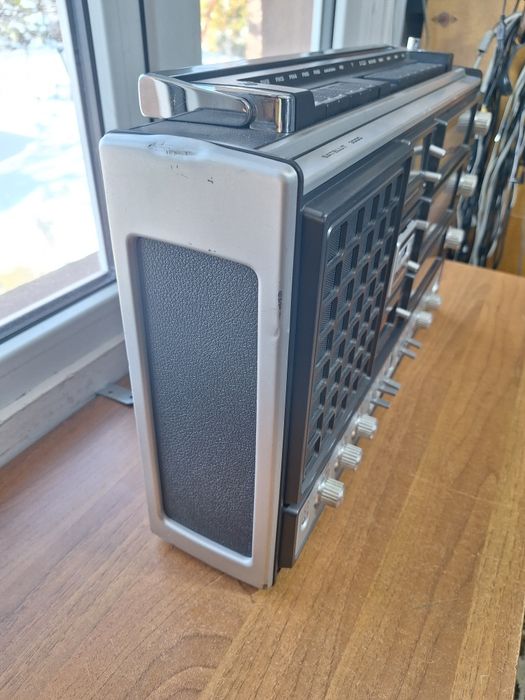 Radio Grundig satelit 3000