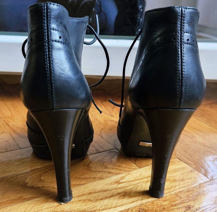 Ghete Buffalo, negre din piele, cu șiret