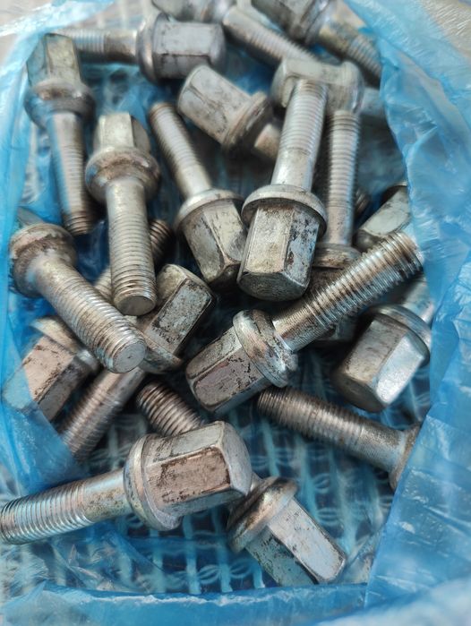 Болты для дисков