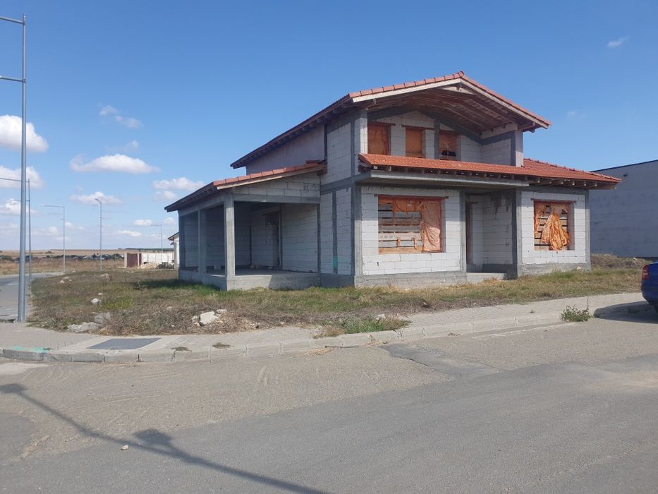 Vând casă la rosu Valu lui traian