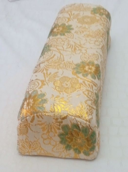 Продам подлокотник для маникюра