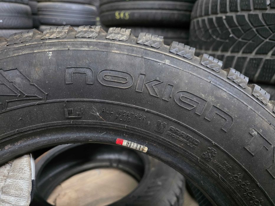 2бр Зимни гуми 215 65 15 С - Nokian