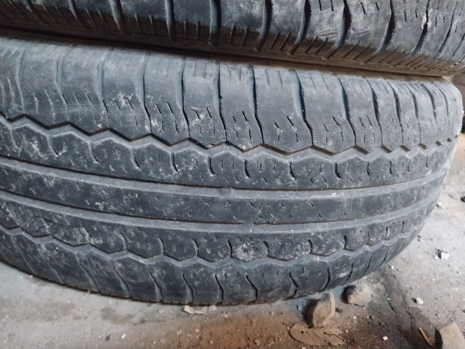 4 шины 215 70 R16С. Цешка для груза.