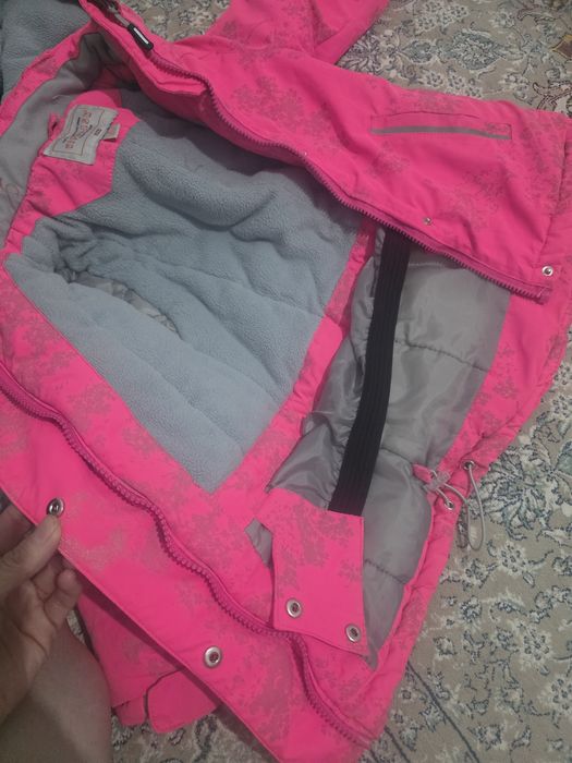 Продам зимнюю куртку для девочки