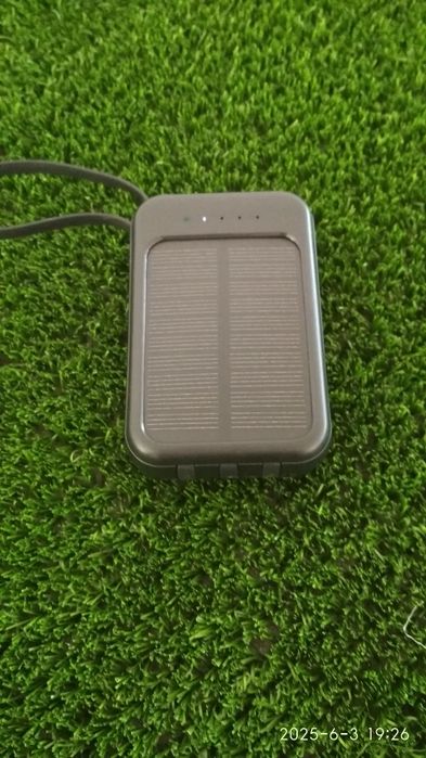 Quyoshda zaryat olodigan powerbank 20 000 Mah