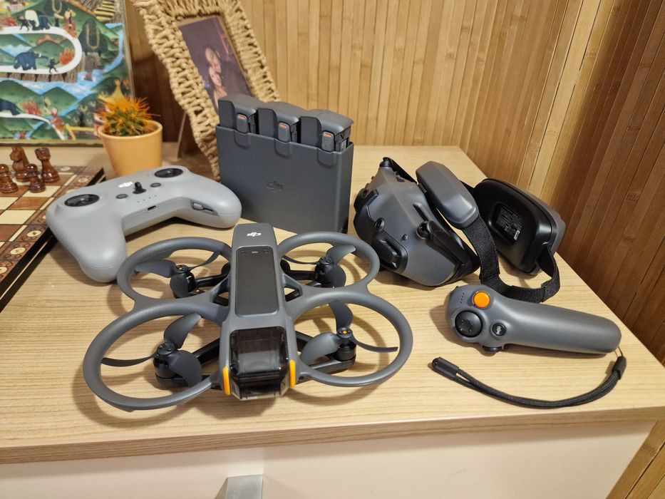 DJI Avata 2 Fly More Combo + Goggles 3 + 2 Controllere - Ca Nou